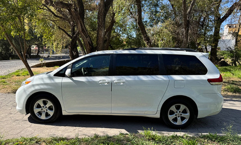 Toyota Sienna Le...