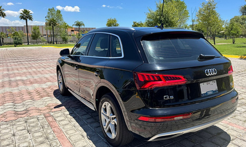 Audi Q5 2.0 L T Sele...