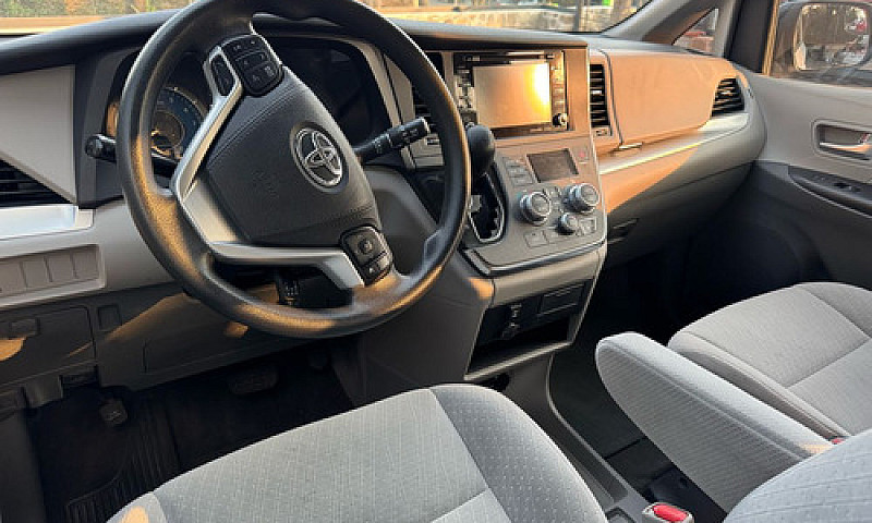 Toyota Sienna 2019...