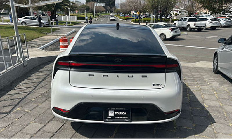 Toyota Prius 2023...