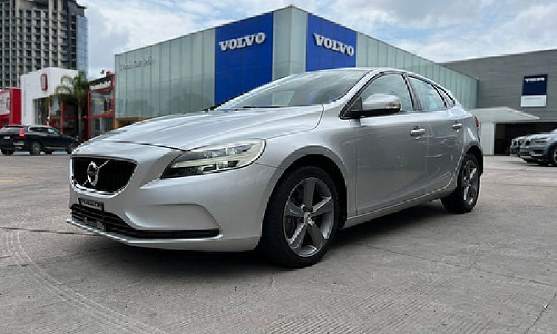 Volvo V40 2017...