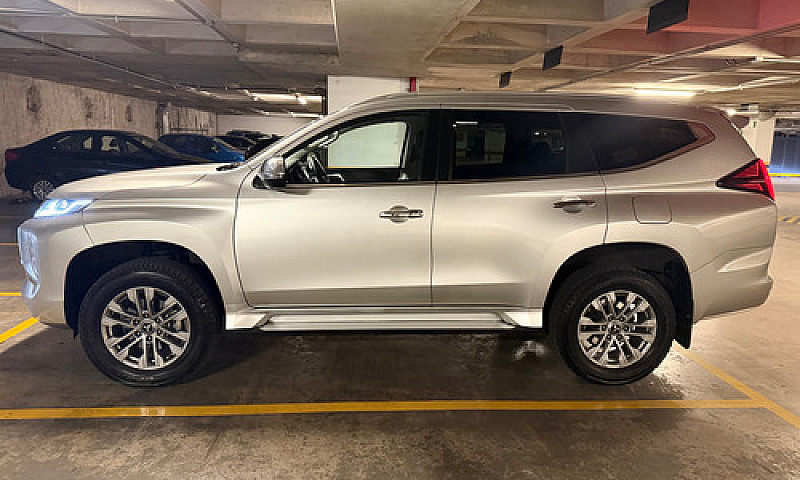 Mitsubishi Montero S...