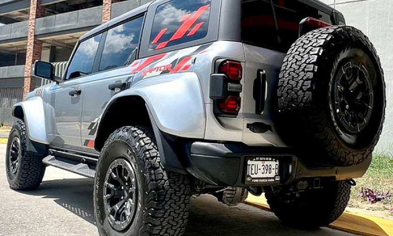 Ford Bronco Raptor 3...