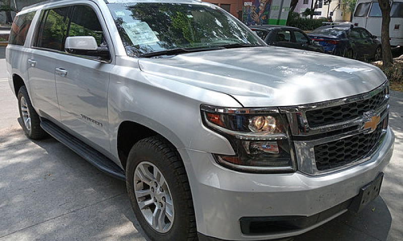 Chevrolet Suburban 2...