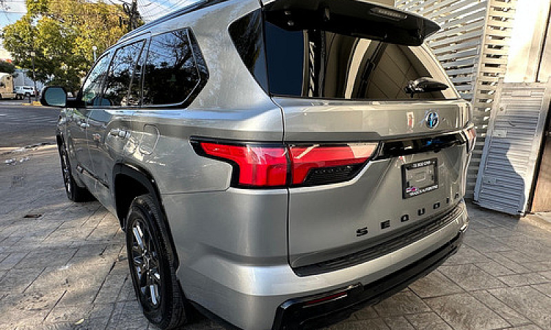 Toyota Sequoia  Plat...
