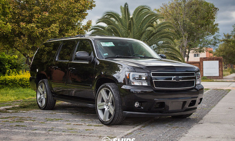 Chevrolet Suburban 2...