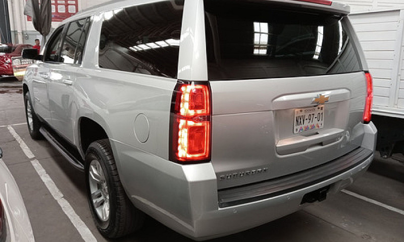 Chevrolet Suburban 2...