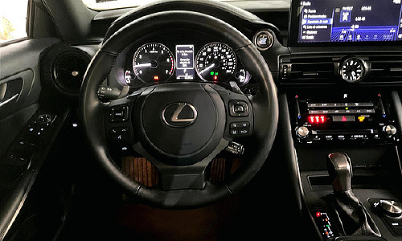 Lexus Is 2023...