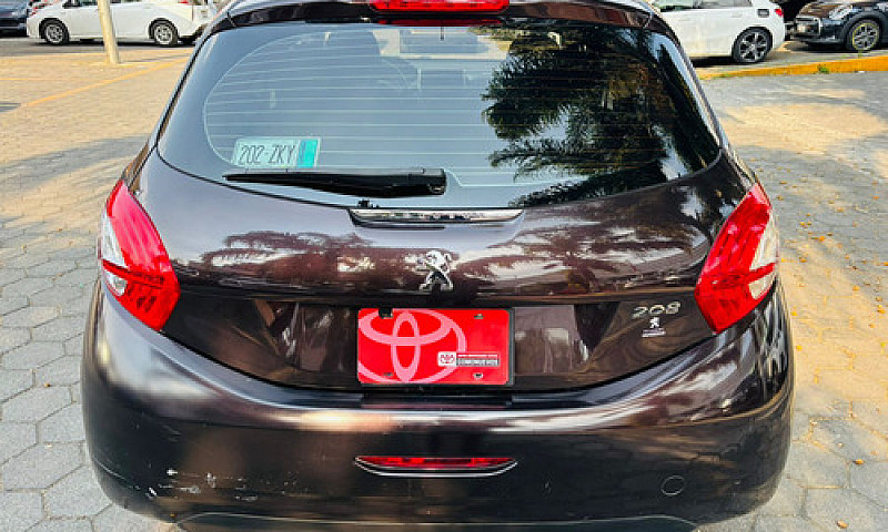 Peugeot 208 2014...