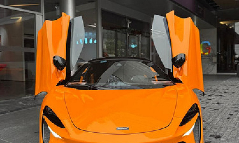 Mclaren Artura Coupé...