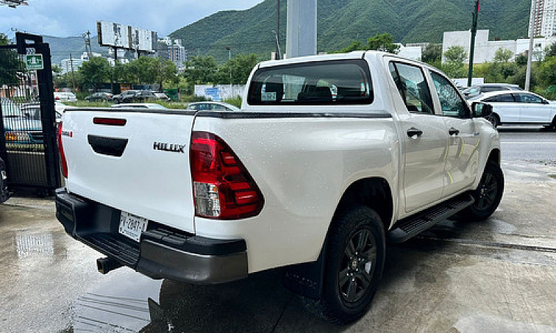 Toyota Hilux 2021...