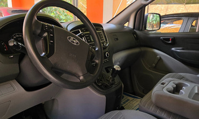 Hyundai Starex 2.4 C...