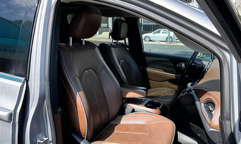 Chrysler Pacifica 20...