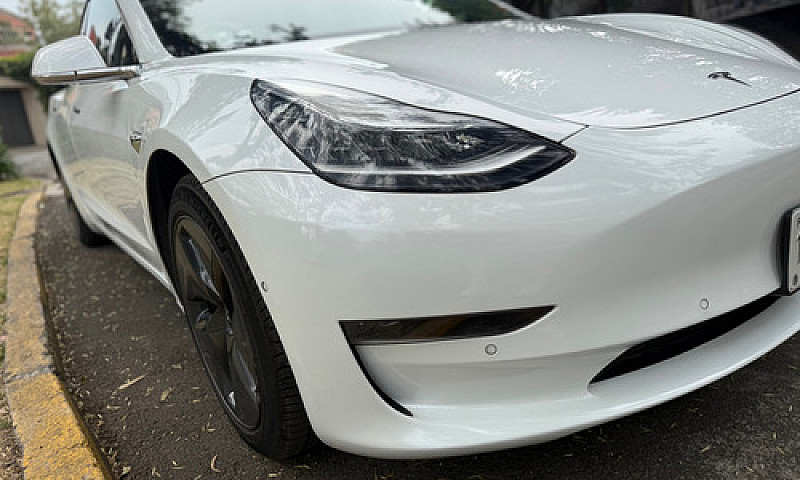 Tesla Model 3 Standa...