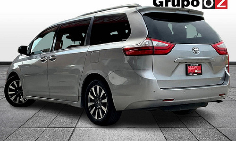 Toyota  Sienna  2018...