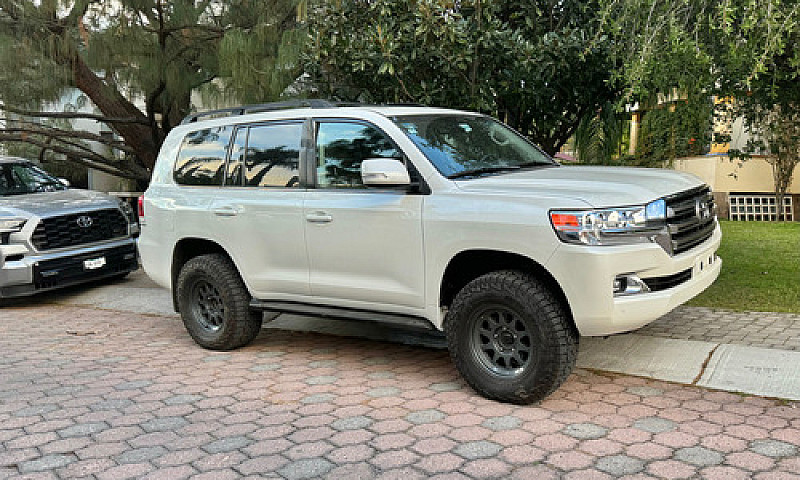 Toyota Land Cruiser ...