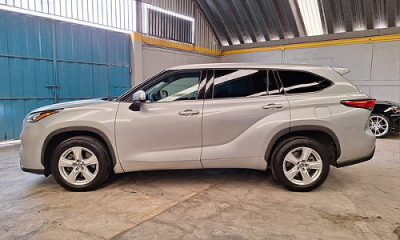 Toyota Highlander 3....