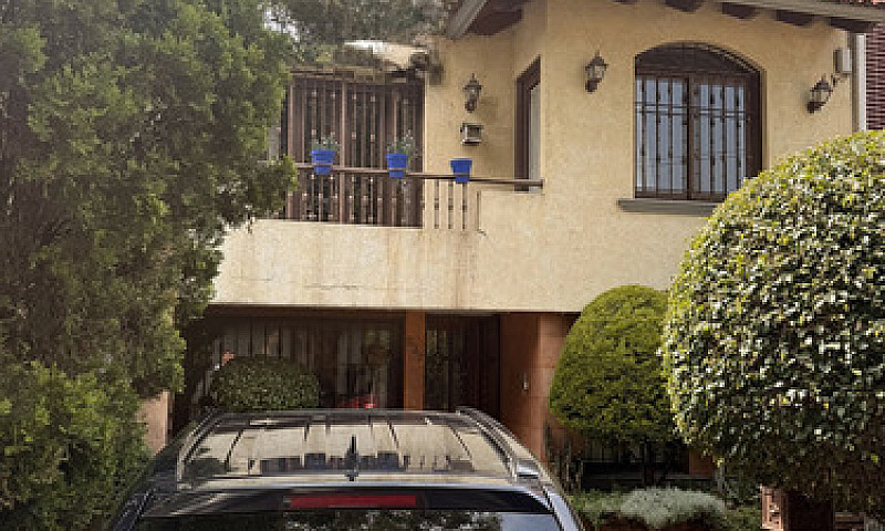 Casa Neo-Colonial En...