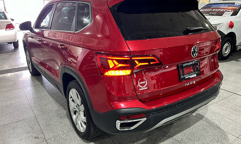 Volkswagen Taos 2024...