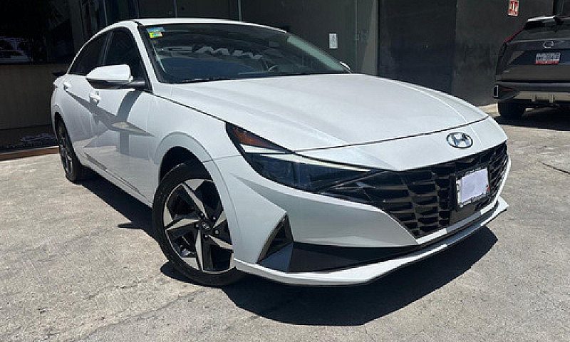 Hyundai Elantra 2023...