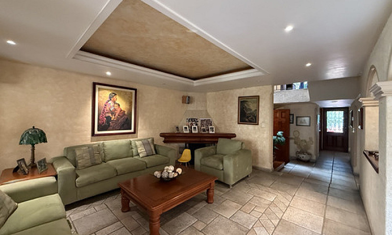 Casa Neo-Colonial En...