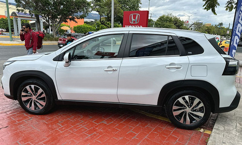 Suzuki S-Cross 2023...
