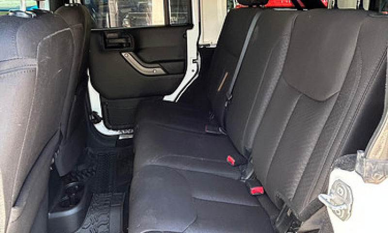 Jeep Wrangler Unlimi...