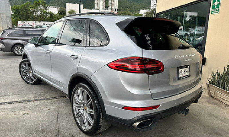 Porsche Cayenne 2016...