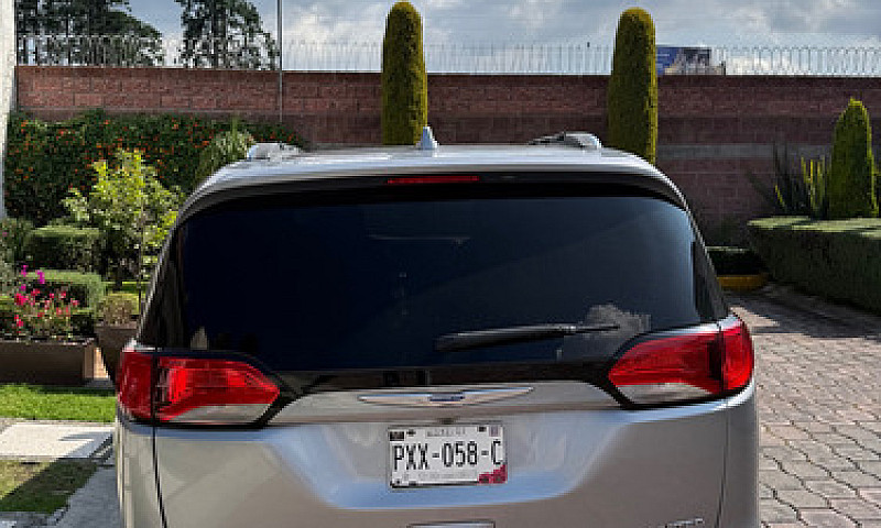 Chrysler Pacifica 3....