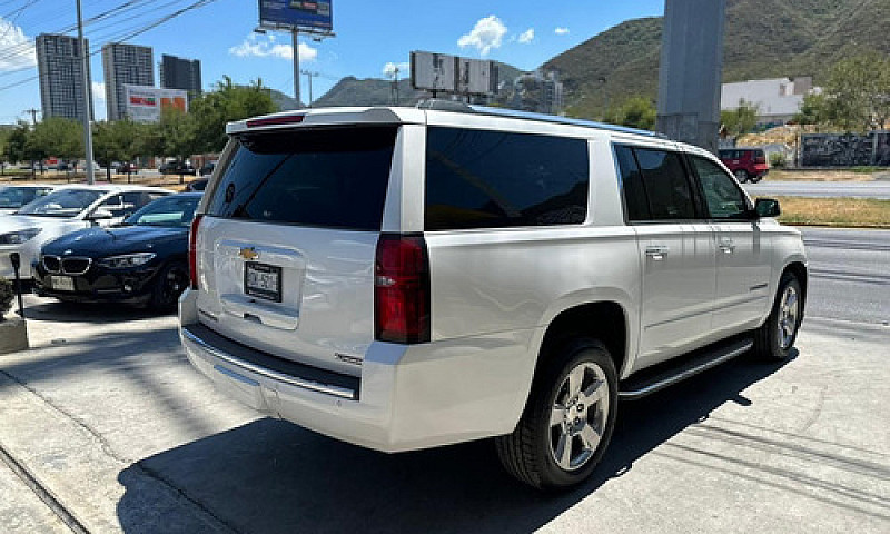 Chevrolet Suburban 2...