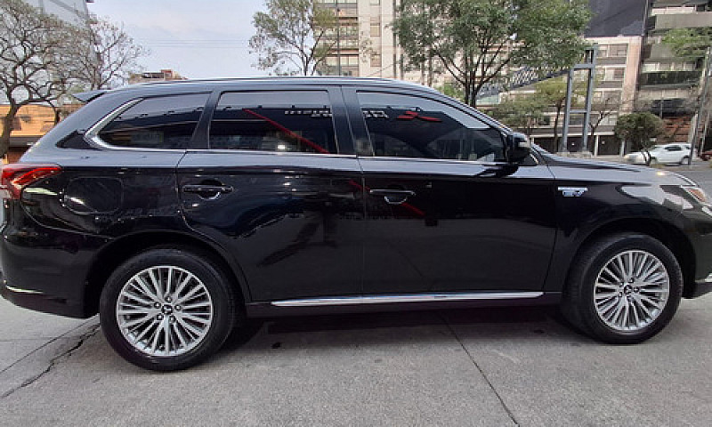 Mitsubishi Outlander...