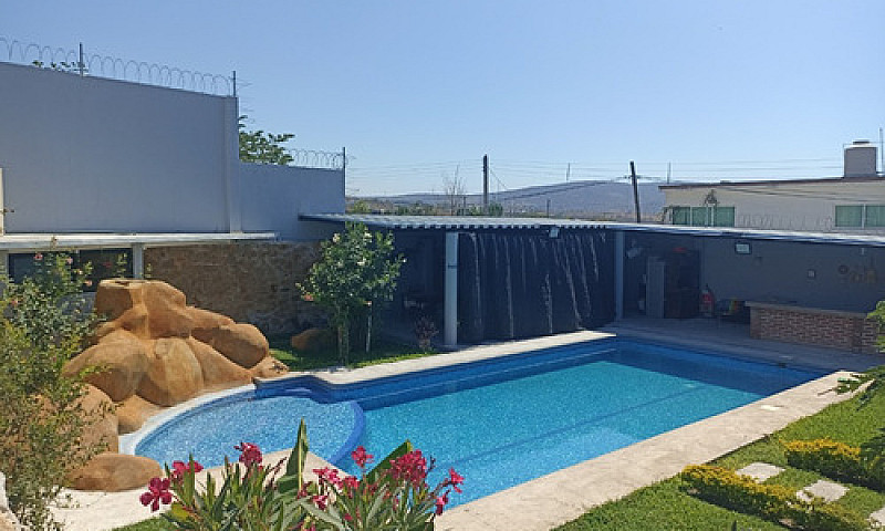 Casa Con Alberca Y J...