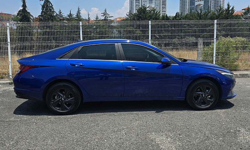 Hyundai Elantra 2.0 ...