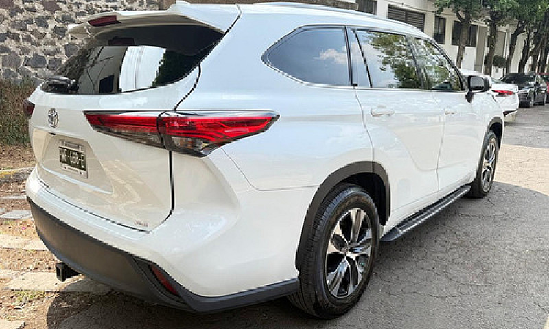 Toyota Highlander 3....