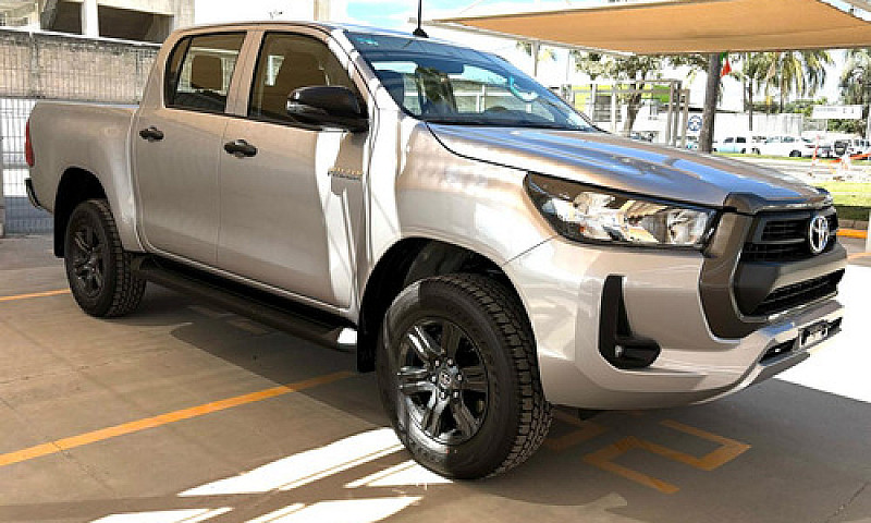 Toyota Hilux 2025...
