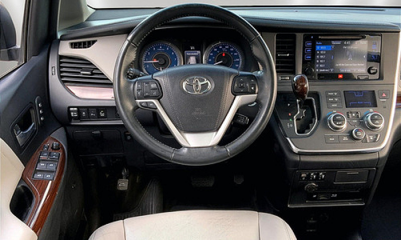Toyota Sienna 2017...