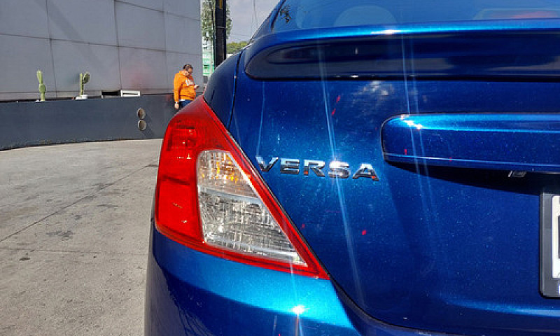 Nissan Versa 2019...
