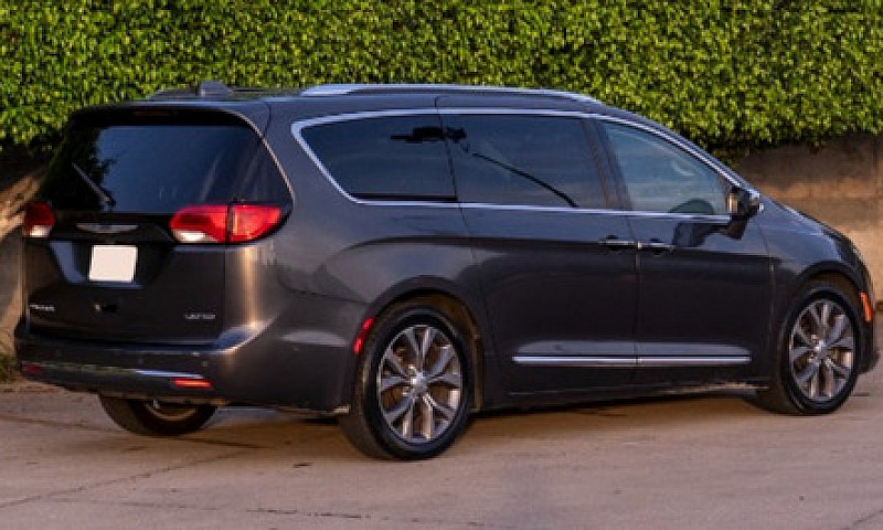 Chrysler Pacifica Pl...