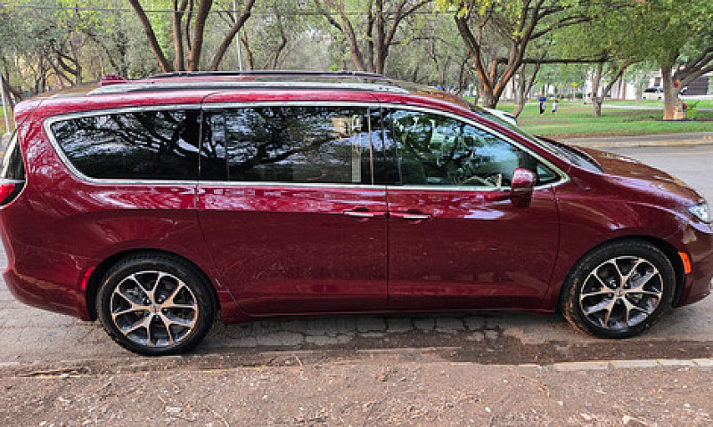 Chrysler Pacifica 3....