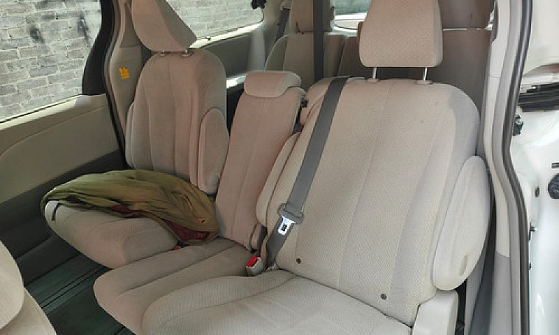 Toyota Sienna Xle At...