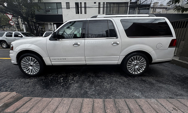 Lincoln Navigator 3....