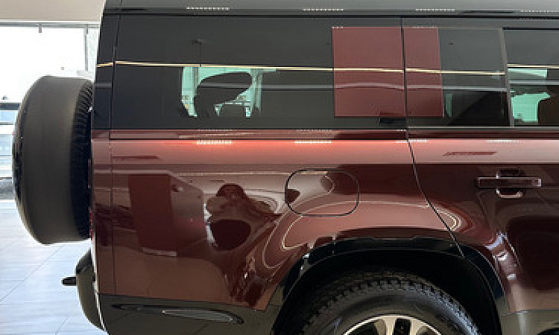 Land Rover Defender ...