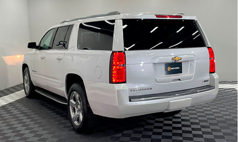 Chevrolet Suburban 2...