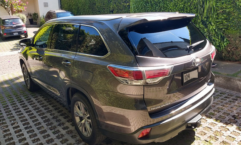 Toyota Highlander 3....