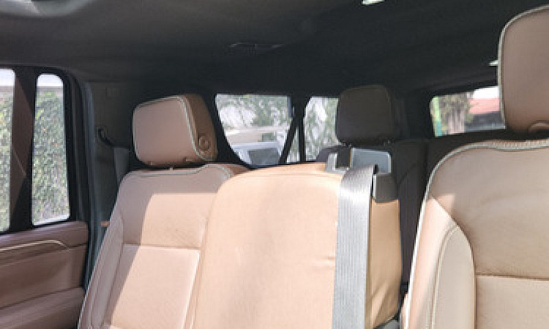 Chevrolet Suburban 6...