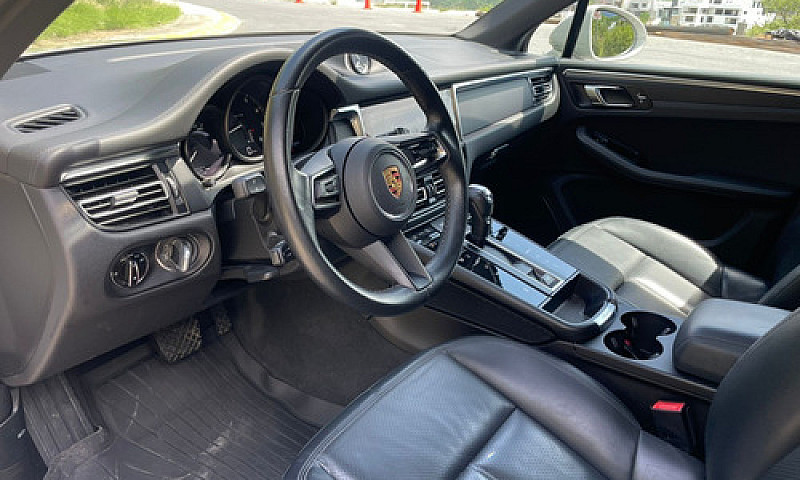 Porsche Macan Turbo ...