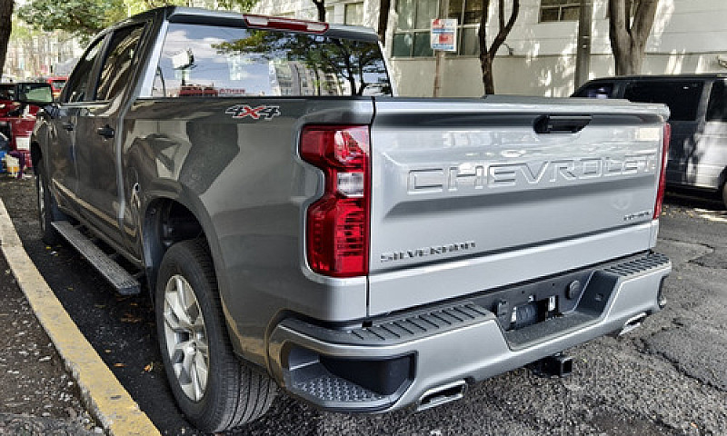 Chevrolet Cheyenne C...