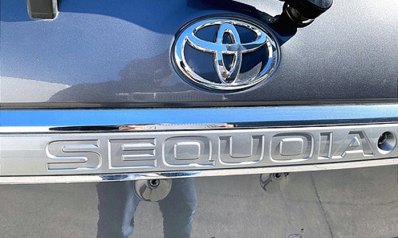 Toyota Sequoia 2012...