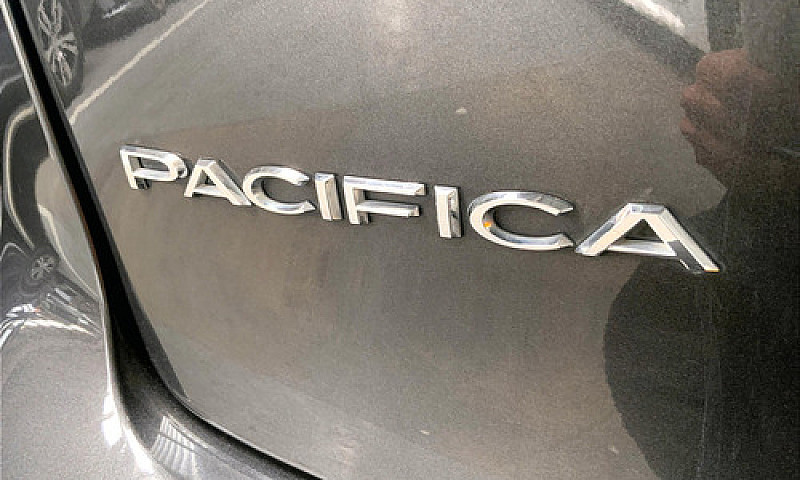 Chrysler Pacifica 20...