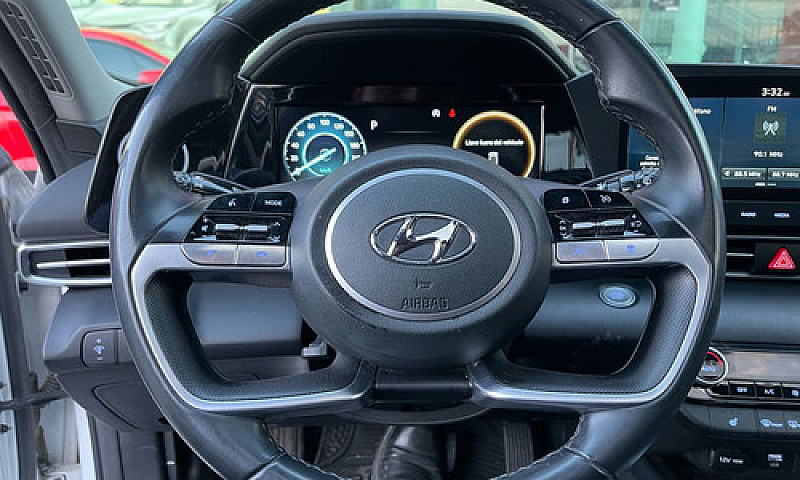 Hyundai Elantra 2022...